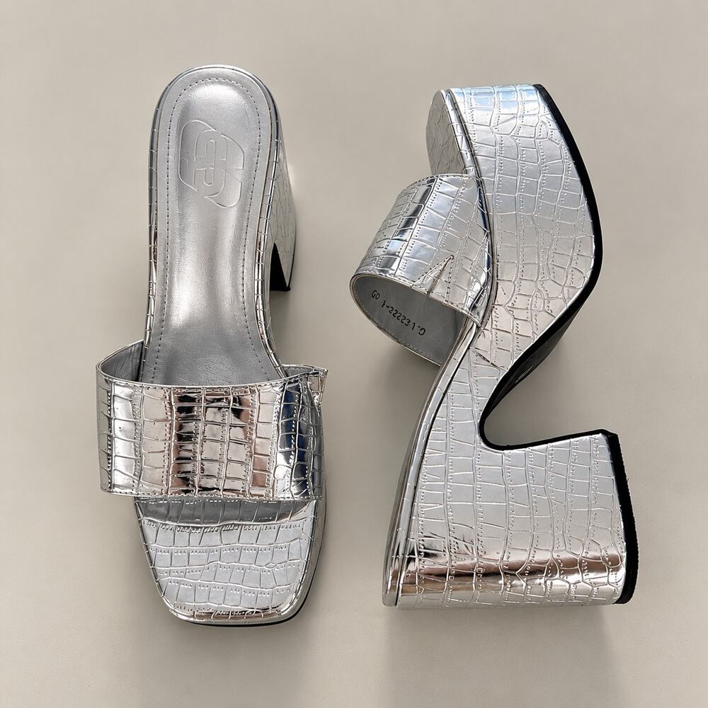 GC Shoes Women’s Silver Metallic Platform Heels